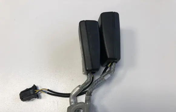 Volkswagen Golf VI Rear seatbelt buckle 5K0857739C