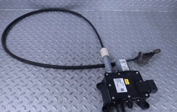 Citroen DS5 Hand brake/parking brake motor 1607018580 0204779503 9677589580