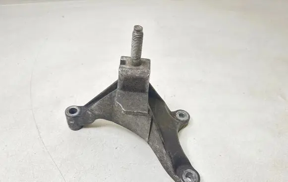 Ford Focus Engine mounting bracket 98AB7M25AF D04VA1F9