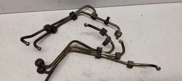 Volvo V70 Fuel injector supply line/pipe 