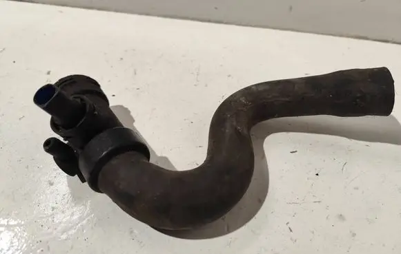 Volkswagen PASSAT B5.5 Engine coolant pipe/hose 4b0121049d