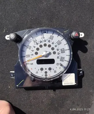 Mini One - Cooper R50 - 53 Speedometer (instrument cluster) 67379411 6978318