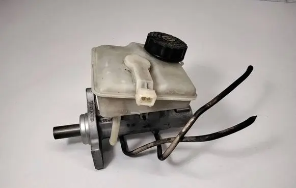 Volvo V70 Master brake cylinder 9157933
