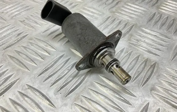 Volkswagen Jetta VI Fuel pressure sensor 
