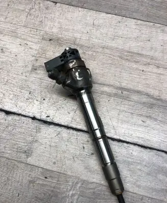Volkswagen Golf VII Fuel injector 04L130277A