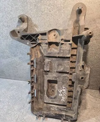 Volkswagen PASSAT B6 Battery box tray 1K0915333C