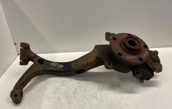 Volkswagen PASSAT B5 Front wheel hub