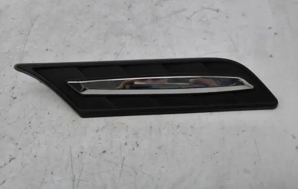 Fender trim (molding)