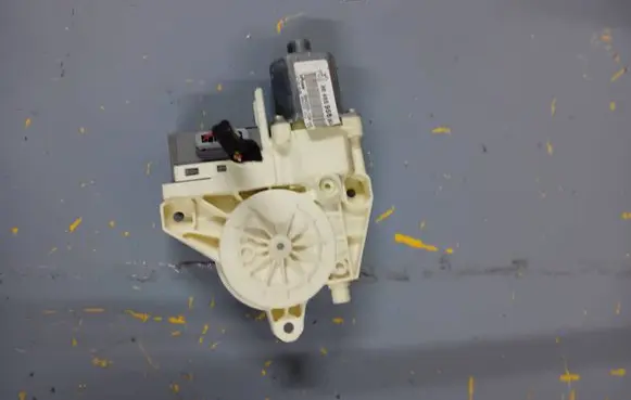 Peugeot 407 Front door window regulator motor 9646595680 994335014 994335104