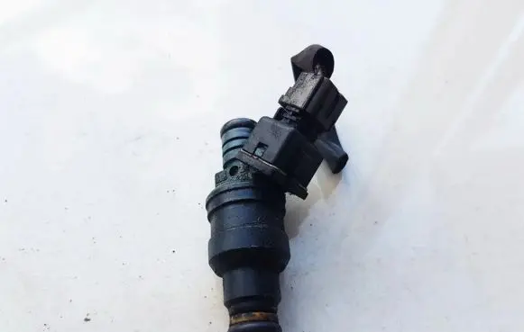 Hyundai Accent Fuel injector 3531022010 9250930006