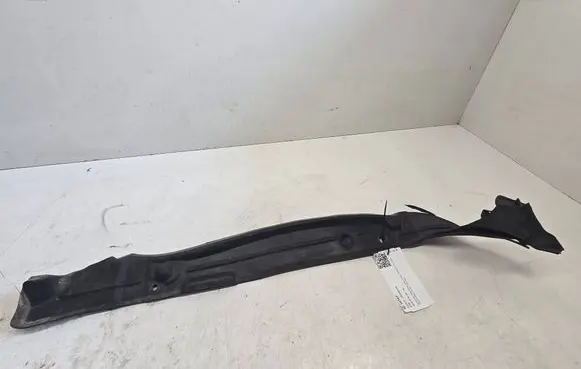 Audi Q7 4L Fender end trim 4L0821112