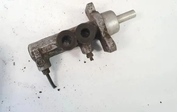 Master brake cylinder