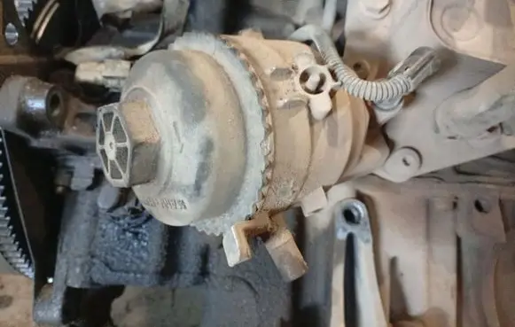 Opel Zafira B Oil filter cover