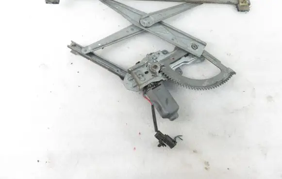Opel Frontera A Front door window regulator with motor
