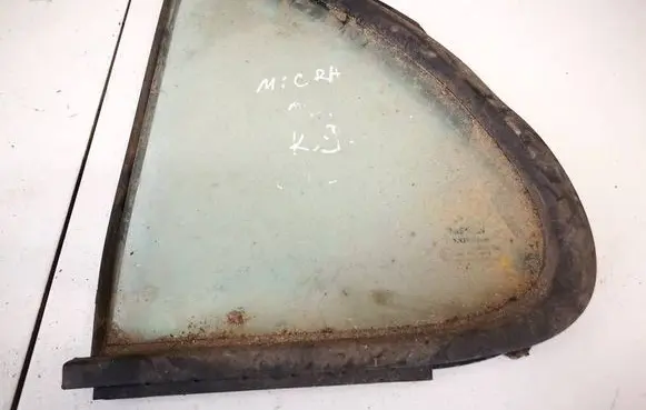 Rear vent window glass