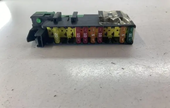Peugeot 5008 Fuse module 9627791880