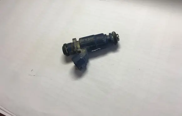 Hyundai i30 Fuel injector 353102B000