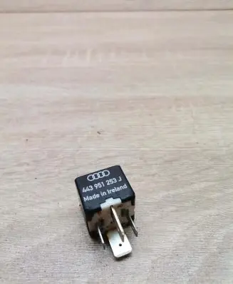 Audi A6 S6 C4 4A Other relay 443951253j