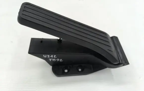 Mercedes-Benz E W212 Accelerator throttle pedal A2043000004