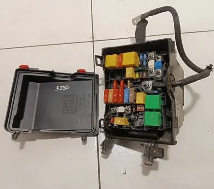 Peugeot 308 Fuse box set 967833380 33152720ST3 12301