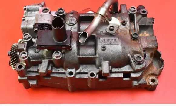 Audi A4 S4 B8 8K Oil pump 03L103537