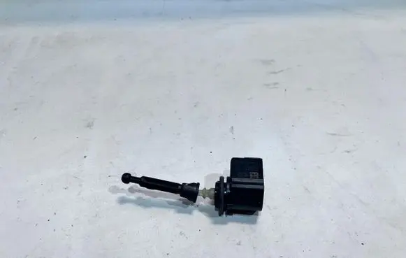 Mercedes-Benz A W176 Headlight level adjustment motor 010553-01