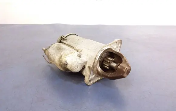 Opel Astra J Starter motor 
