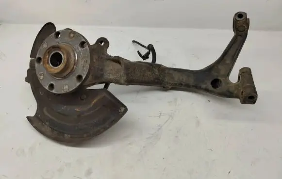 Volkswagen PASSAT B5.5 Front wheel hub spindle knuckle 8D0407258