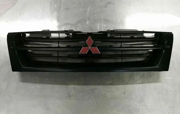 Mitsubishi Pajero Front bumper upper radiator grill MR38798182 MR387981 387981