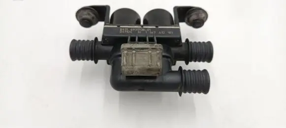 BMW 5 E60 E61 Coolant heater control valve 64116931708 6931708 1147412181