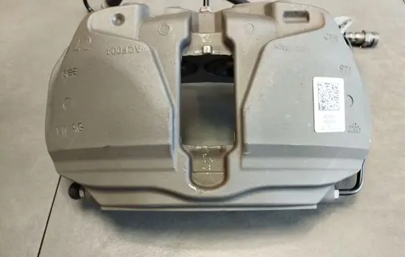 Front brake caliper