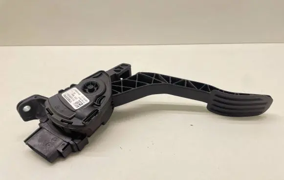 Volvo XC60 Accelerator throttle pedal 31329061