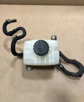 Lexus RX 330 - 350 - 400H Brake fluid reservoir 13231140500
