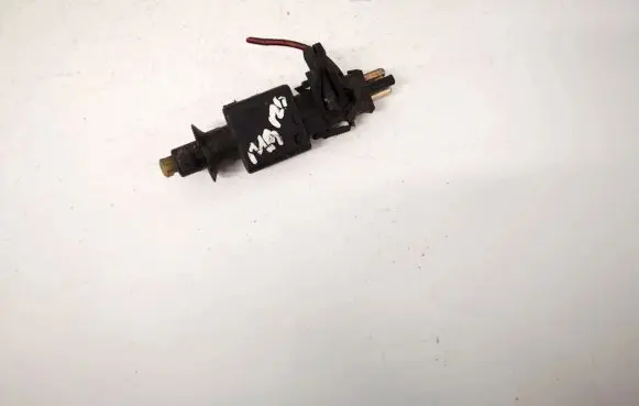 Mercedes-Benz E W124 Brake pedal sensor switch 0005457709