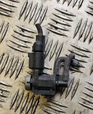 Audi A6 S6 C5 4B Turbo solenoid valve 1J0906283C