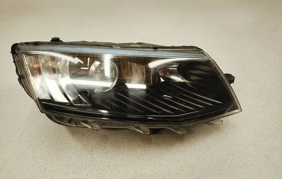 Skoda Octavia Mk3 (5E) Headlight/headlamp 5E1941016B 030127228400 33423344