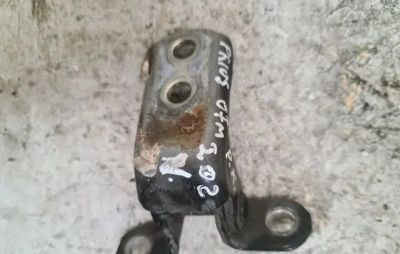 Toyota Prius (XW20) Front door upper hinge