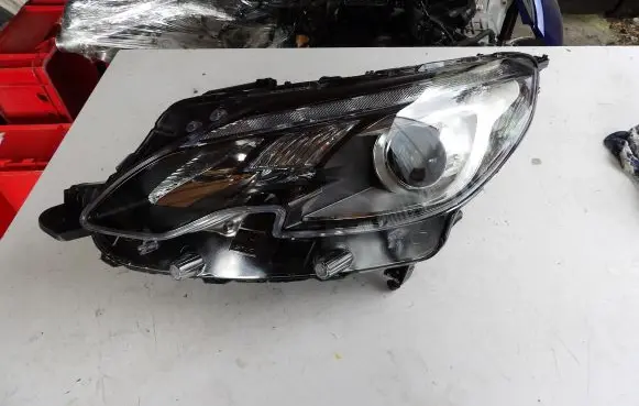 Peugeot 2008 I Headlight/headlamp 9825313980