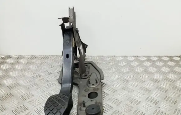 Volkswagen Transporter - Caravelle T5 Brake pedal 7H1721057B 7H1721143