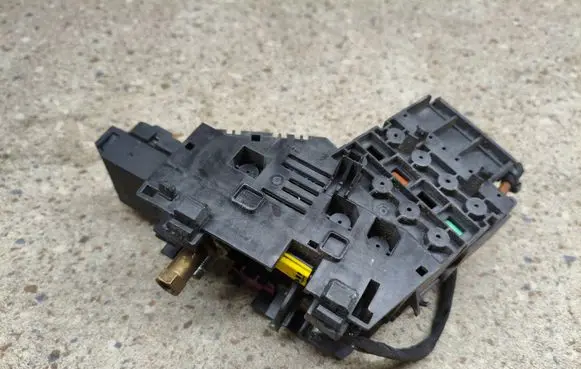 Mercedes-Benz GL X166 Fuse module A1665402450 13919760 YAP3240211