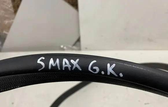 Ford S-MAX Rear door rubber seal (on body) 