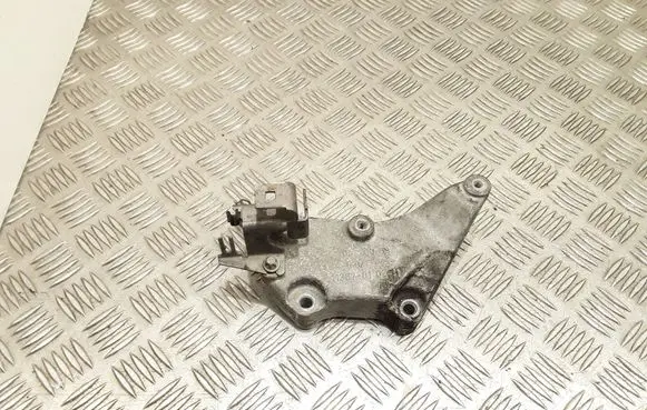 Mercedes-Benz E W212 Engine mounting bracket A6510940039