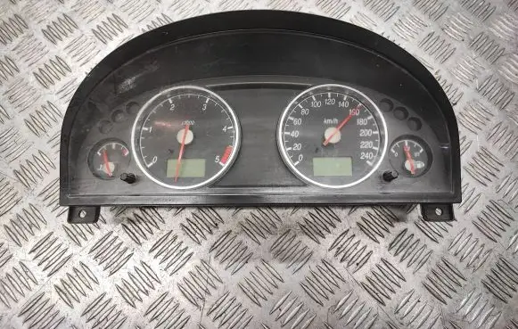 Ford Mondeo Mk III Speedometer (instrument cluster) 1S7F10841 44ZU187