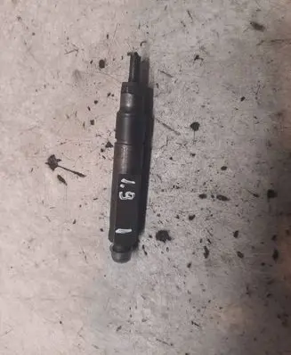 Audi A6 S6 C5 4B Fuel injector 7700875036