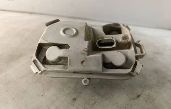 Audi A4 S4 B7 8E 8H Tail light bulb cover holder 484062R