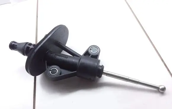 Opel Meriva B Clutch master cylinder 55565462