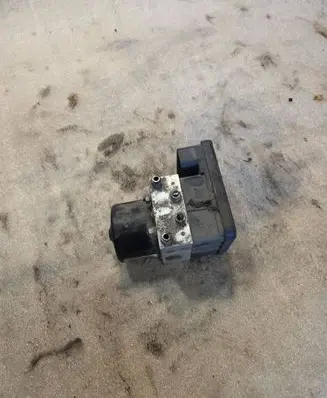 Volvo V50 ABS Pump 30647857A 00001251D1 10096004123