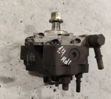 Peugeot 206 Fuel injection high pressure pump 9637317380
