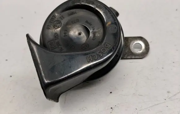 BMW 5 E39 Horn signal 61338362359 8362359 011157
