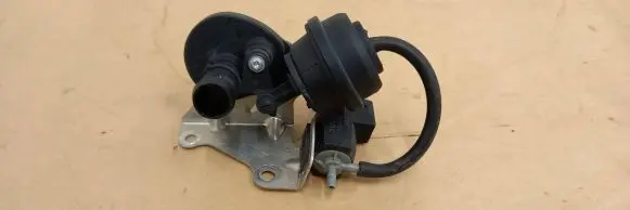 Porsche 911 991 Turbo solenoid valve 99110658402 7PP906283C